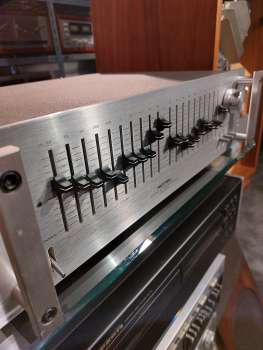 ROTEL RE-2000 Equalizer der Spitzenklasse mit Griffen 70ger Jahre Rarität
